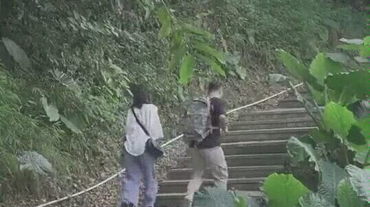 Jenius iklan tertawa terbahak-bahak di tempat tidur