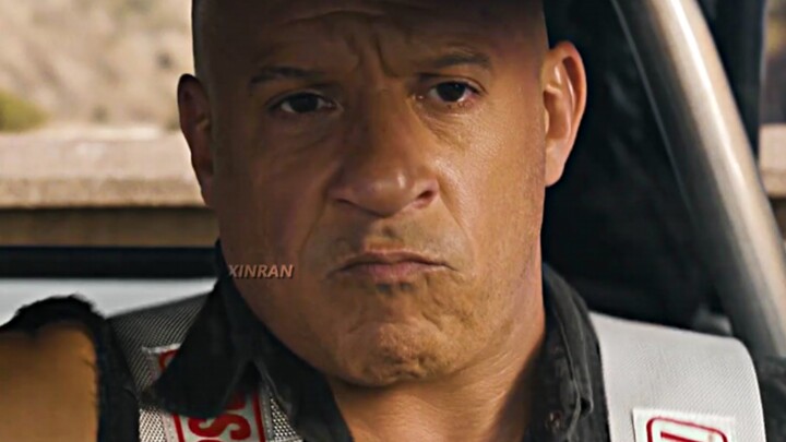 “ชายผู้ใช้รถคันเดียวดึงเครื่องบินสองลำจนพัง!”