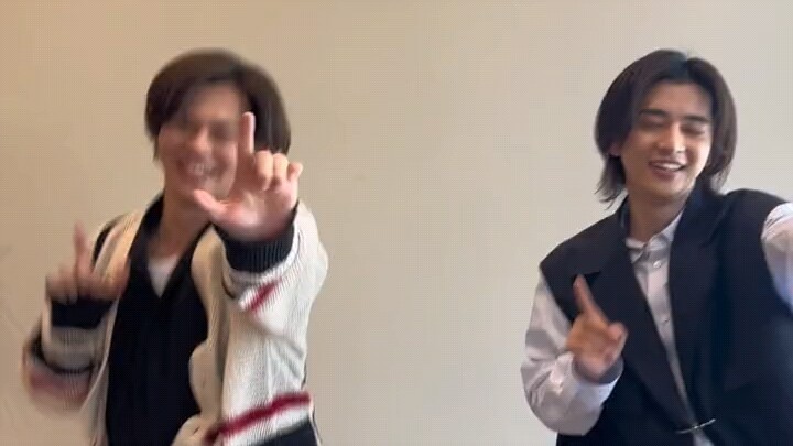 Điệu nhảy của Iijima Kaneki khiến người xem xem rồi lại muốn xem nữa, đúng là cơn lũ bùn đất trong g