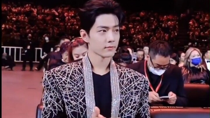 ได้ยินว่าเซียวจ้านถ่ายรูปไม่ค่อยขึ้น งั้นมนุษย์จริงๆ ต้องหล่อขนาดไหนกันนะ😍😍😍