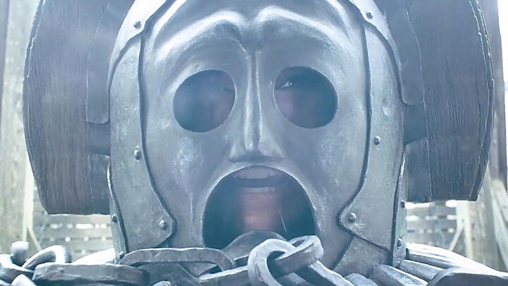 Setiap hari wanita ini dimasukkan ke dalam sangkar besi dan dilempar ke laut, tapi dia tak pernah te