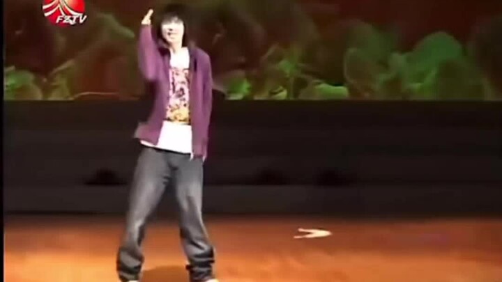 Zhang Yixing just insists on dancing to "Nobody."