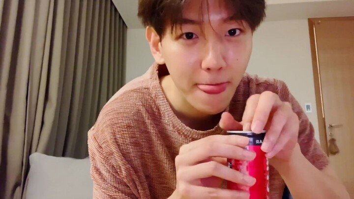 [Baekhyun] Baekhyun Coba Buat Vlog Makan Bareng Penggemar [Cute Banget]