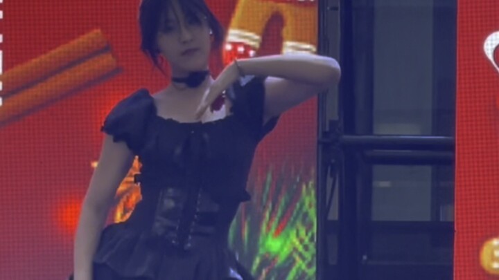 16-year-old female high school roadshow flower!