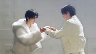 全体起立太甜了T﹏T不是拼接是旻城的walkin on water双人challenge!