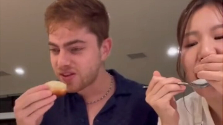These pan-fried buns look so delicious!