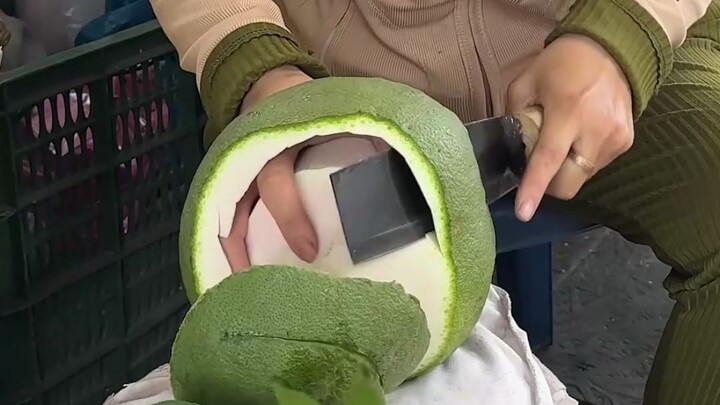 Are green pomelos tasty?