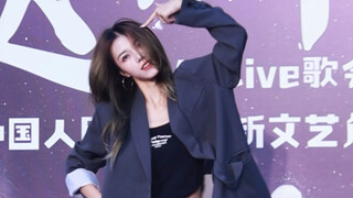 First-year graduate student at Renmin University | Dance at the Renmin University Orientation Corner