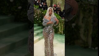 Kim Kardashian's face card never declines #metgala #shorts