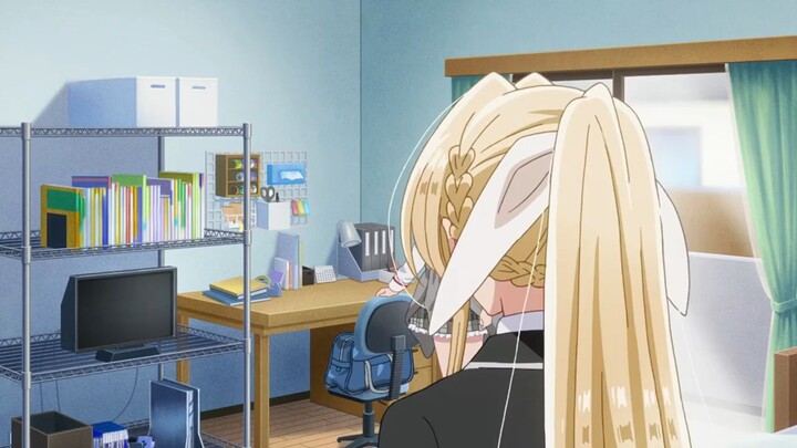 datang di tempat temannya