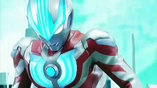 As expected of Ultraman from the future, the way he appears is different.