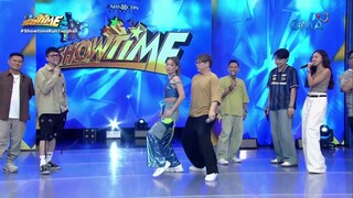 MC AT JANEENA, TWINNING SA BEWANG?! #shorts | It's Showtime
