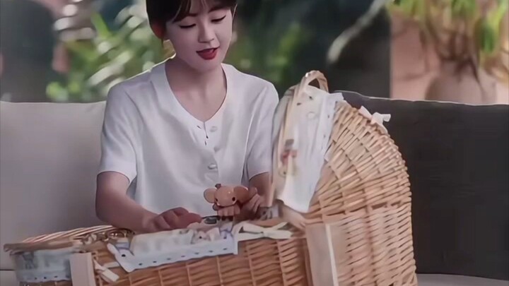 When a marriage of convenience turns into an obsession you can't escape. #shortvideo #bilibilishort