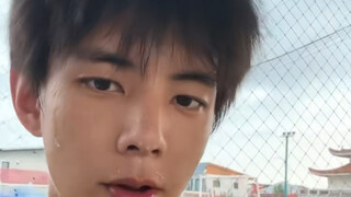 哥哥出行前后两个样