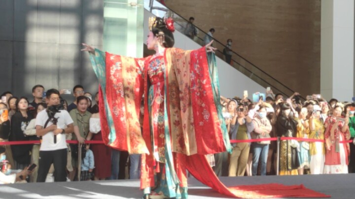 سحر شياوشيانيانغ، حفل الأزياء التقليدية لمقاطعة هونان