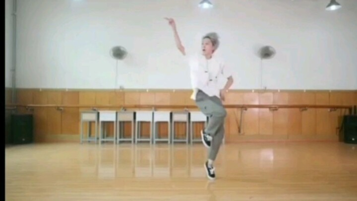 Liu Yuxin's "hot party" practice room
