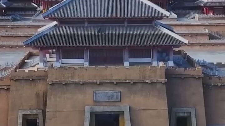 Aku Memberikan Istriku Senjata Berumbai Merah_1