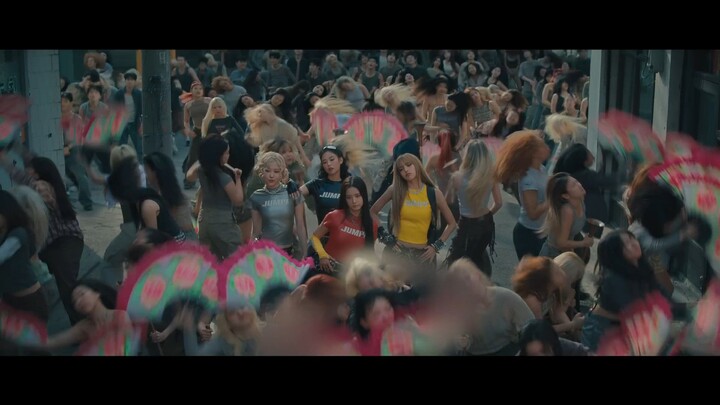BLACKPINK - "뛰어(JUMP)" MV