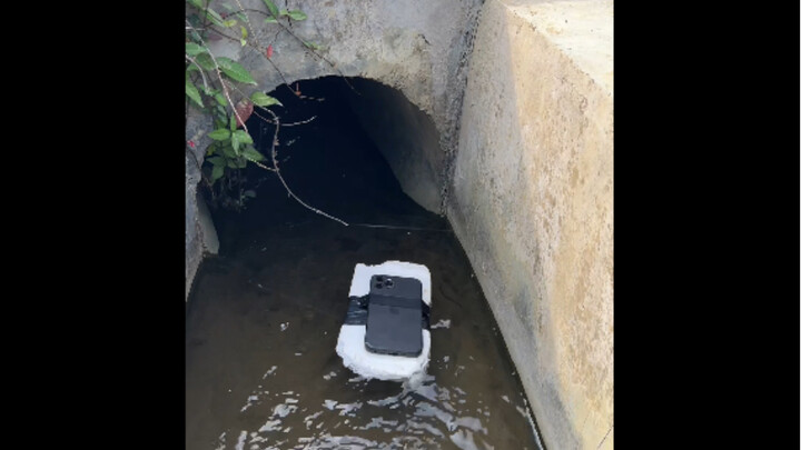 Mobile Phone Filming with a Flowing Perspective