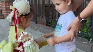 How the human cub captured the little foreigner
