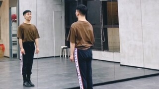 [Bai Xiaobai] Did the choreography mirror practice room of the song "The World is Red and the Night"
