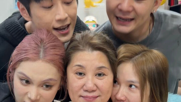 Panduan Kirim Hadiah Tahun Baru!