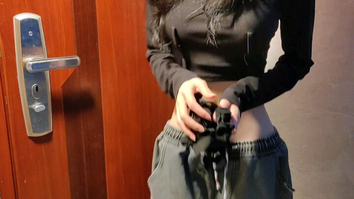 沉浸式带子绑带内搭穿搭过程来了（就是这样穿上的，全绑带很好看，穿出去，再穿个女装西服外套就很酷！）