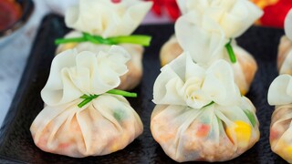 حقيبة الحظ بحشوة الفرح الأربعة المصنوعة من عجينة الزلابية، قشرة رقيقة وحشوة غنية، لذيذة جدًا!