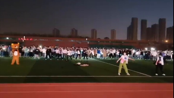 [มหาวิทยาลัยการแพทย์แห่งแรกของซานตง] บรรยากาศของ "Don't Call Me Da Vinci" น่าทึ่งมาก! เต้นจนขาอ่อน (