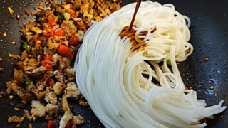 Makan Siang Wanita Kaya