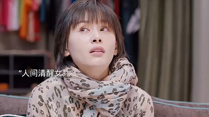 Anak kaya kedua mendatangi kamar kakak perempuannya bersama sang ayah dan menghadang pintu, tak disa