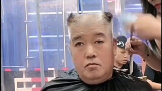 Tidak ada yang bisa keluar dari salon ini sambil tersenyum 😂