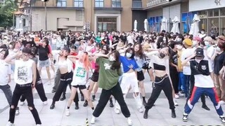 [Yeji & Ryujin] How come there are so many people and they are all here? ? Break My Heart Myself Ran