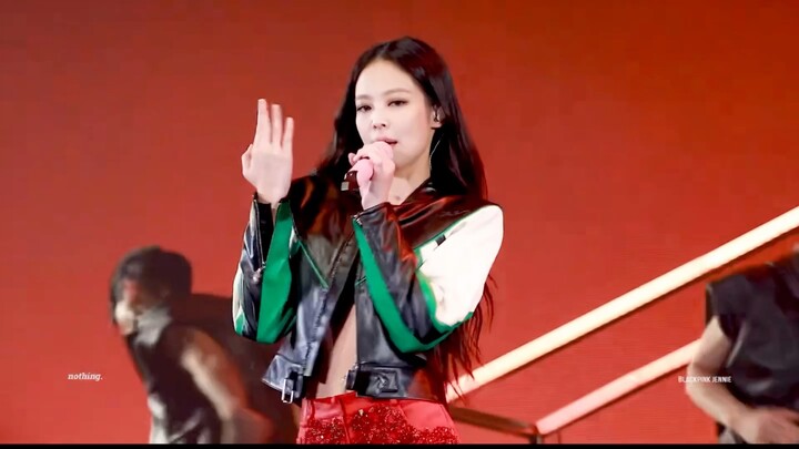 【Jennie】Help! She’s flirting with the camera—looks like we’ve found a new stan!