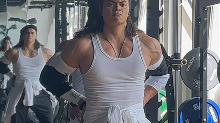 空想一千次不如实干一次，迈出第一步哪怕路远，哪怕缓慢，行动的勇气早已胜过原地徘徊。铁子们Cos项羽最新状态体重94kg，体脂还行肌肉还能拉丝