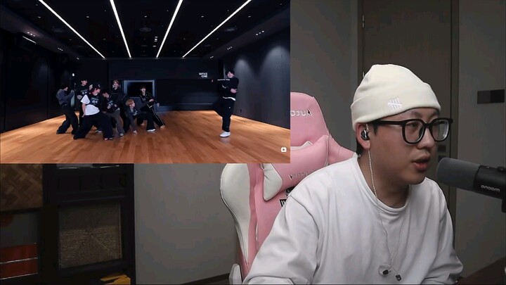 Tao Wu Jun remixed Adi Wang’s “Freak Alarm” in the practice room! Cr. bubble_eeeeeee