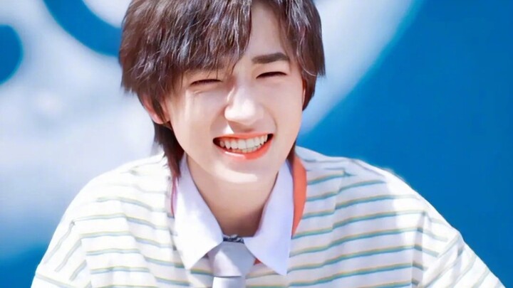 【ซ่งหย่าเสวียน】หนุ่มหล่อคะ คุณช่วยยิ้มหน่อยได้ไหม? กาแฟของฉันลืมใส่น้ำตาล!