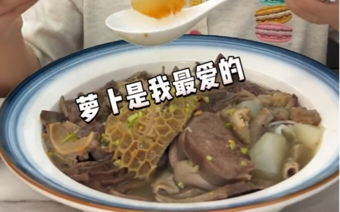 Today, I’m giving the seafood shop owner a makeover—her aura pairs perfectly with this bowl of clear