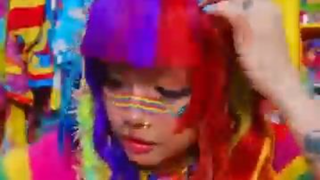 “How do you put a Decora outfit on”