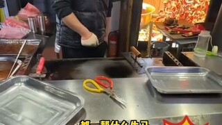 终于遇到一个正常的摊位大哥了。