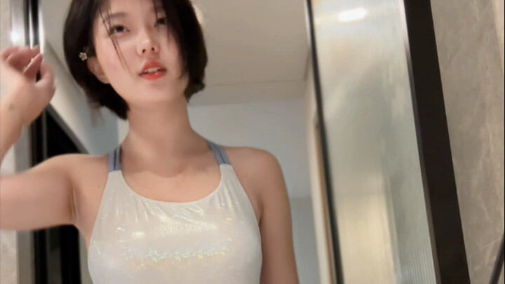 鲨鱼成功驯服泳衣