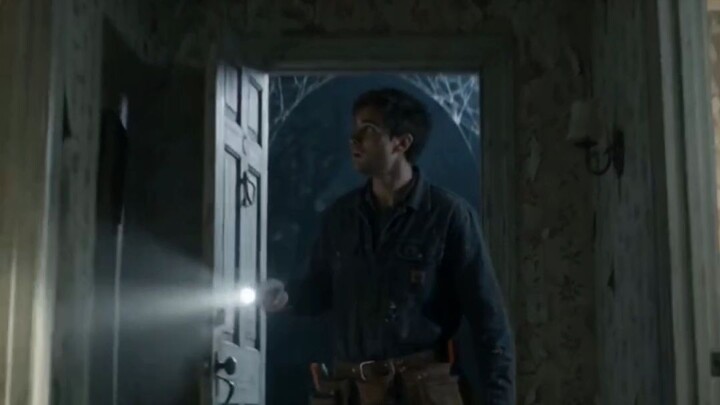 le: I Entered a House That Was ALIVE 😱⚡