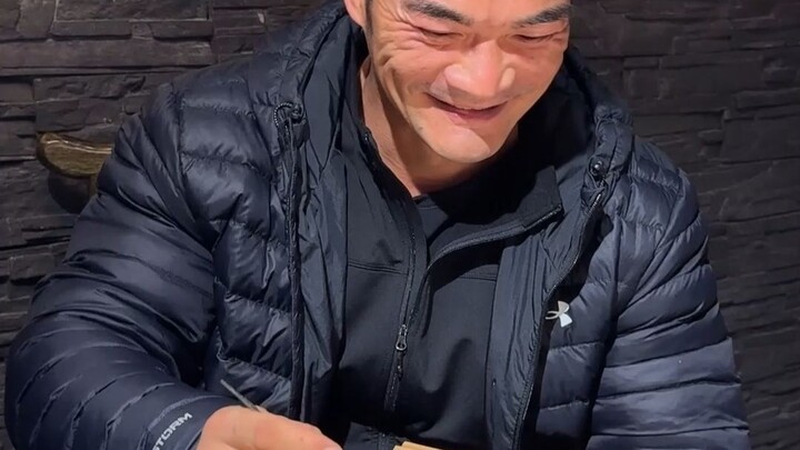 Transferring in Chengdu? You can’t leave without trying Chengdu hotpot—let’s find out just how delic