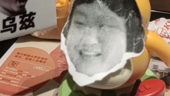 Shan Niruo cheers for Uzi at KFC!