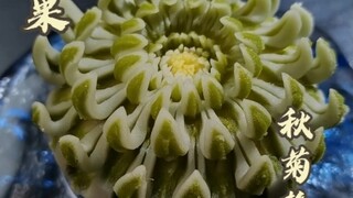 ขนมที่นำมาถวายเป็นพุทธบูชาไม่เพียงแต่มีความสวยงามเท่านั้น แต่ยังอร่อยอีกด้วย