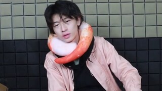 Seorang penggemar benar-benar memberiku sepasang kaus kaki bekas? .... 【Unboxing Hadiah Penggemar】