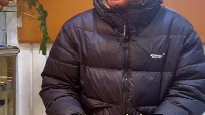 Ở Trấn Giang có một ông bán hạt dẻ cực kỳ chuẩn, nổi tiếng cân hạt dẻ đã 30 năm: nói bao nhiêu là đú