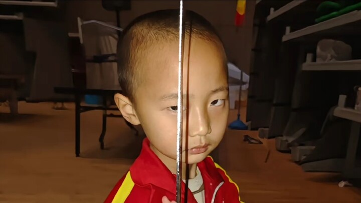 หนุ่มน้อย ดาบของเจ้าหนักเกินไปแล้ว