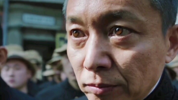 “Nhìn khắp cả Thượng Hải, có thằng khốn nào dám động vào tao Trương Vạn Lâm!”