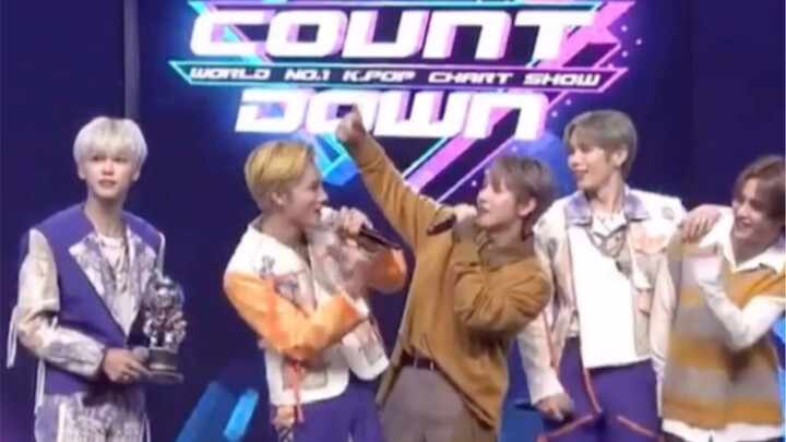 【شياو جون】 الأداء الحي مذهل أيضًا: لقطة من إحدى فقرات الإكرام في أغنية “Make a Wish”